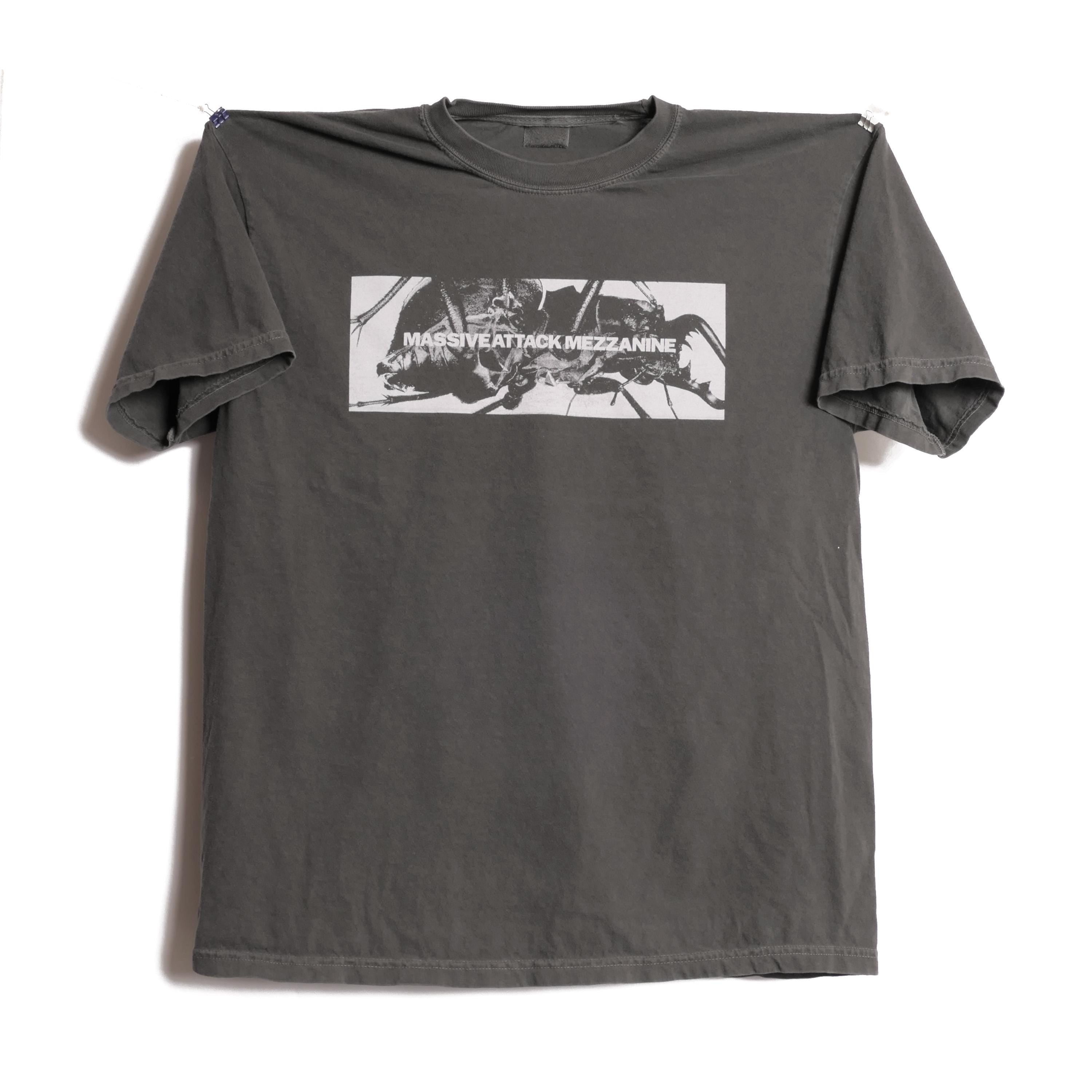 Massive Attack Mezzanine Band Tee English Trip Hop Collective Bristol England Alternative Tour Unfinished Sympathy Ultra Faded Xl (1)