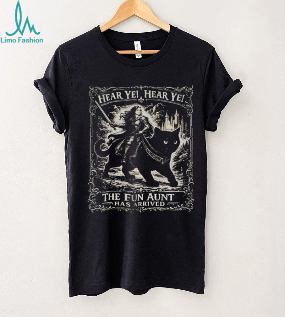 Knight Riding Giant Cat Hear Ye The Fun Aunt Has Arrived Shirt