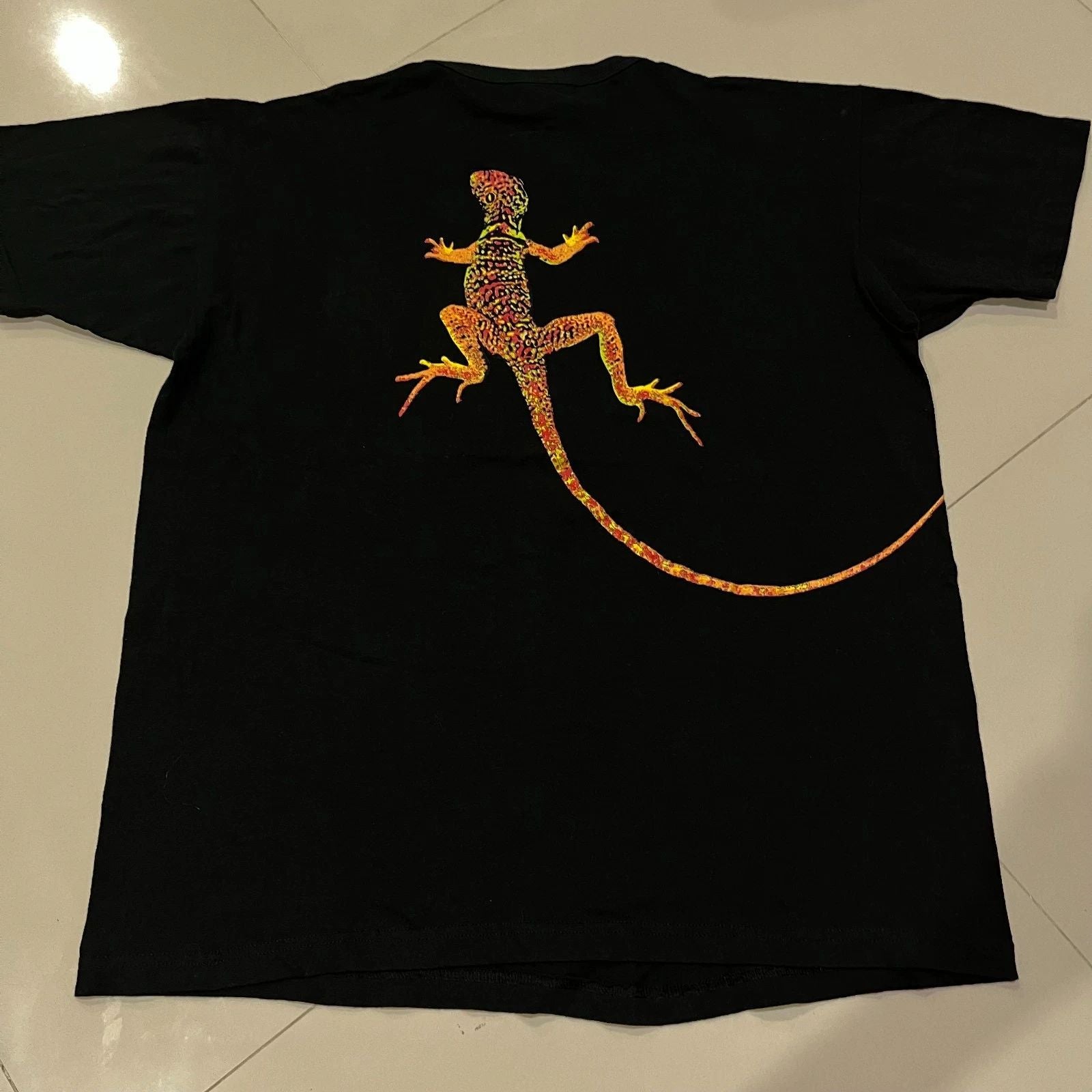 MARLBORO UNLIMITED GECKO LIZARD Men's Pocket Tee XL
