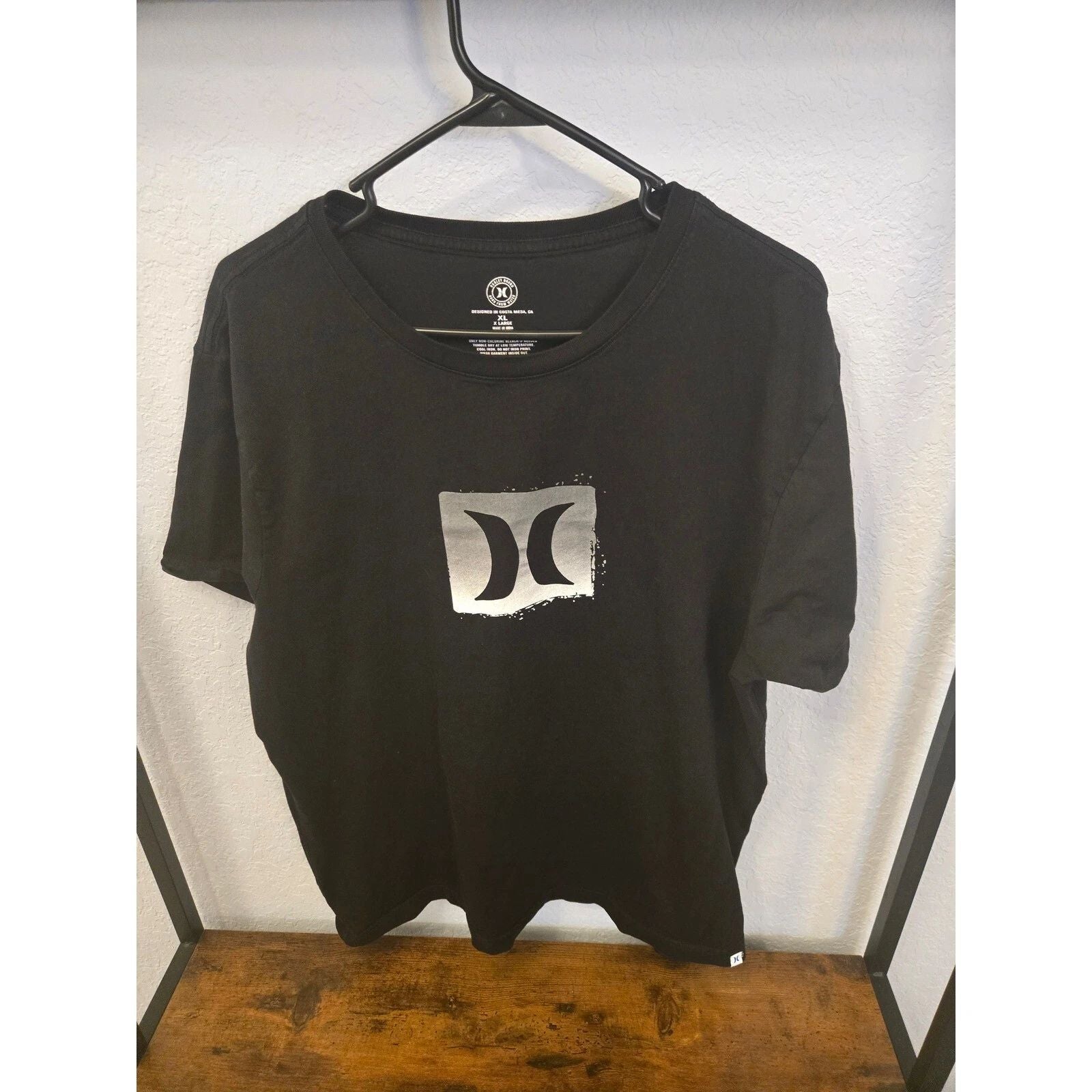 Hurley Graphic T-Shirt Silver Logo Black Tee Casual Mens XL