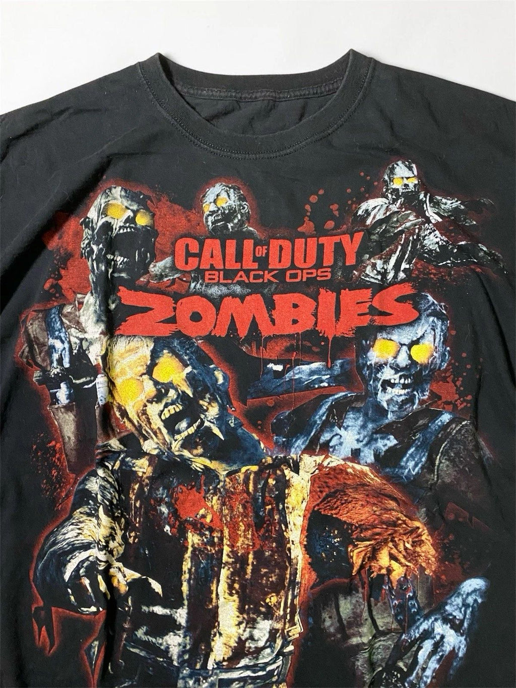 Vintage Call Of Duty Black Ops Zombies Game Promo T-Shirt Y2K Size 2XL