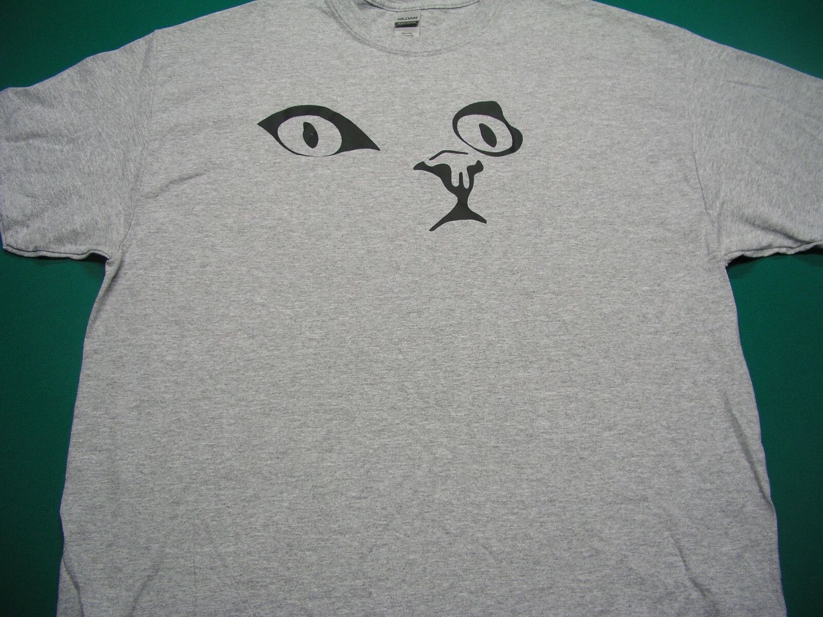 CAT LOVERS  T-SHIRT