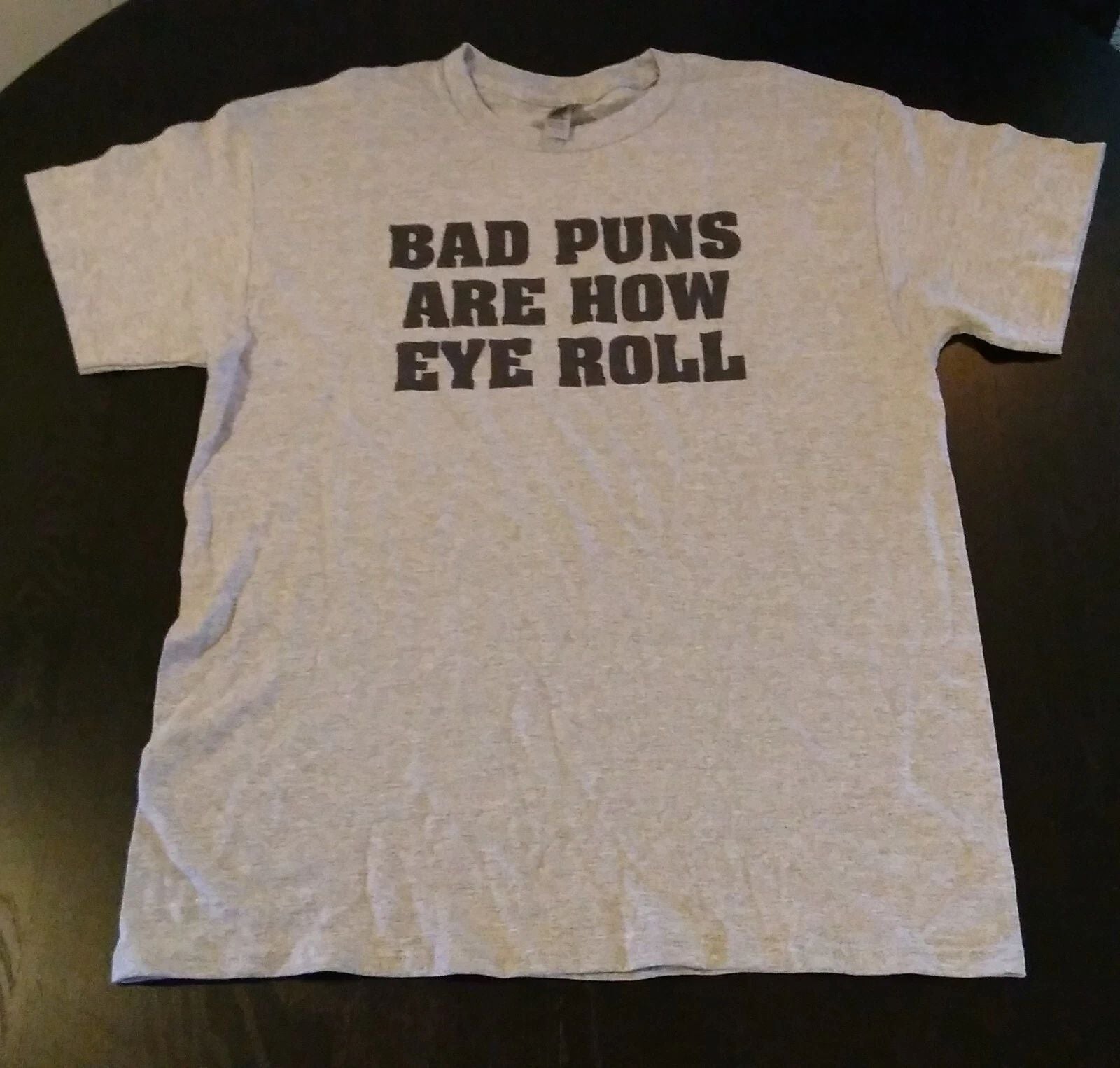 Gildan Men's Large Gray "Bad Puns are how Eye Roll" Graphic T-shirt