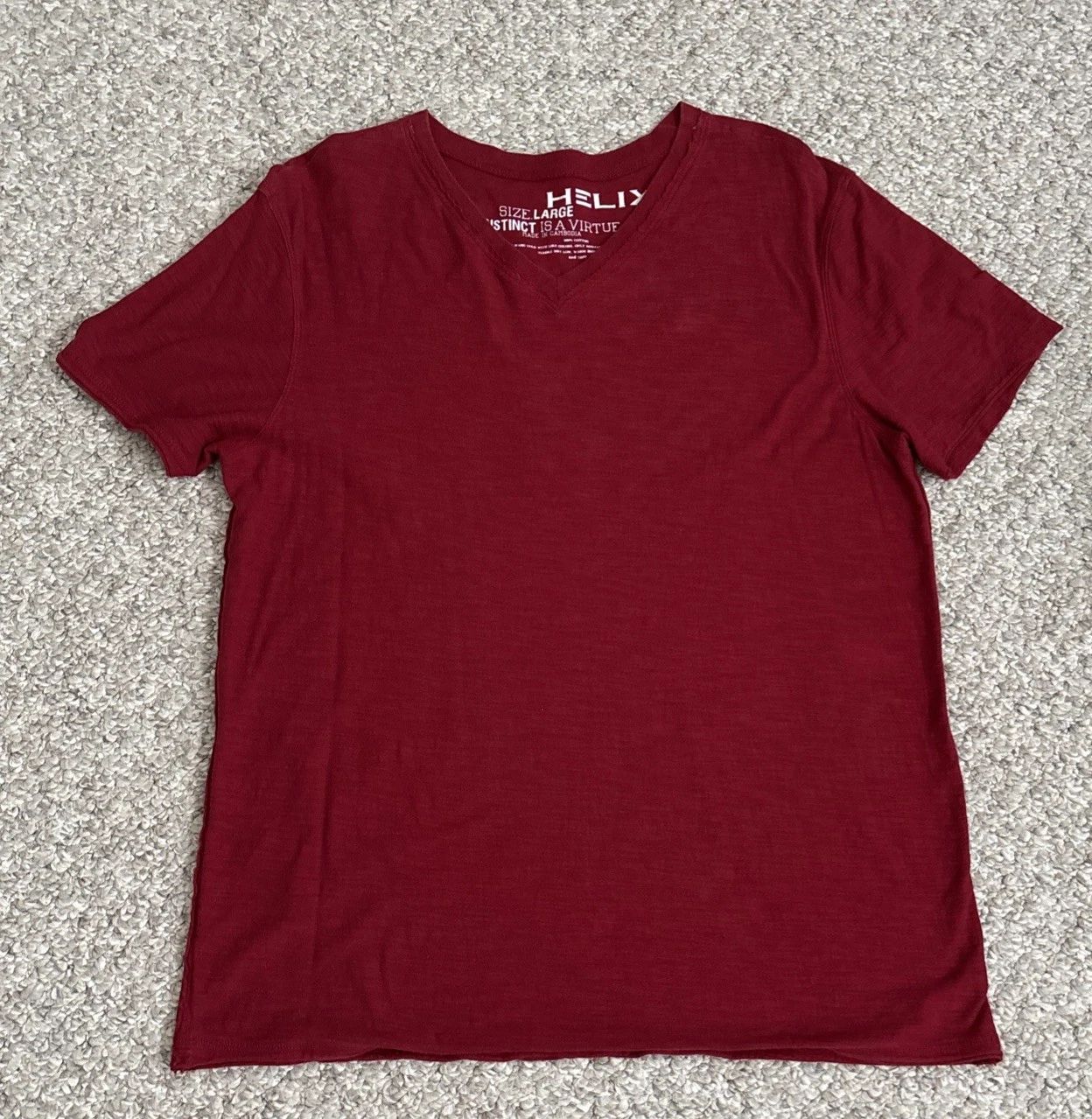 Helix Men’s Large Short Sleeve V-Neck Red Cotton T-shirt Preowned