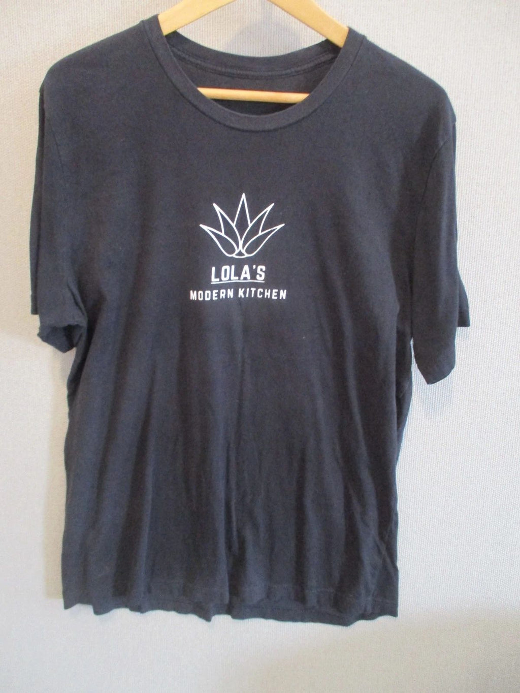 Lola's Modern Kitchen T Shirt Size L/XL Sh*tty Location - Amazing Food