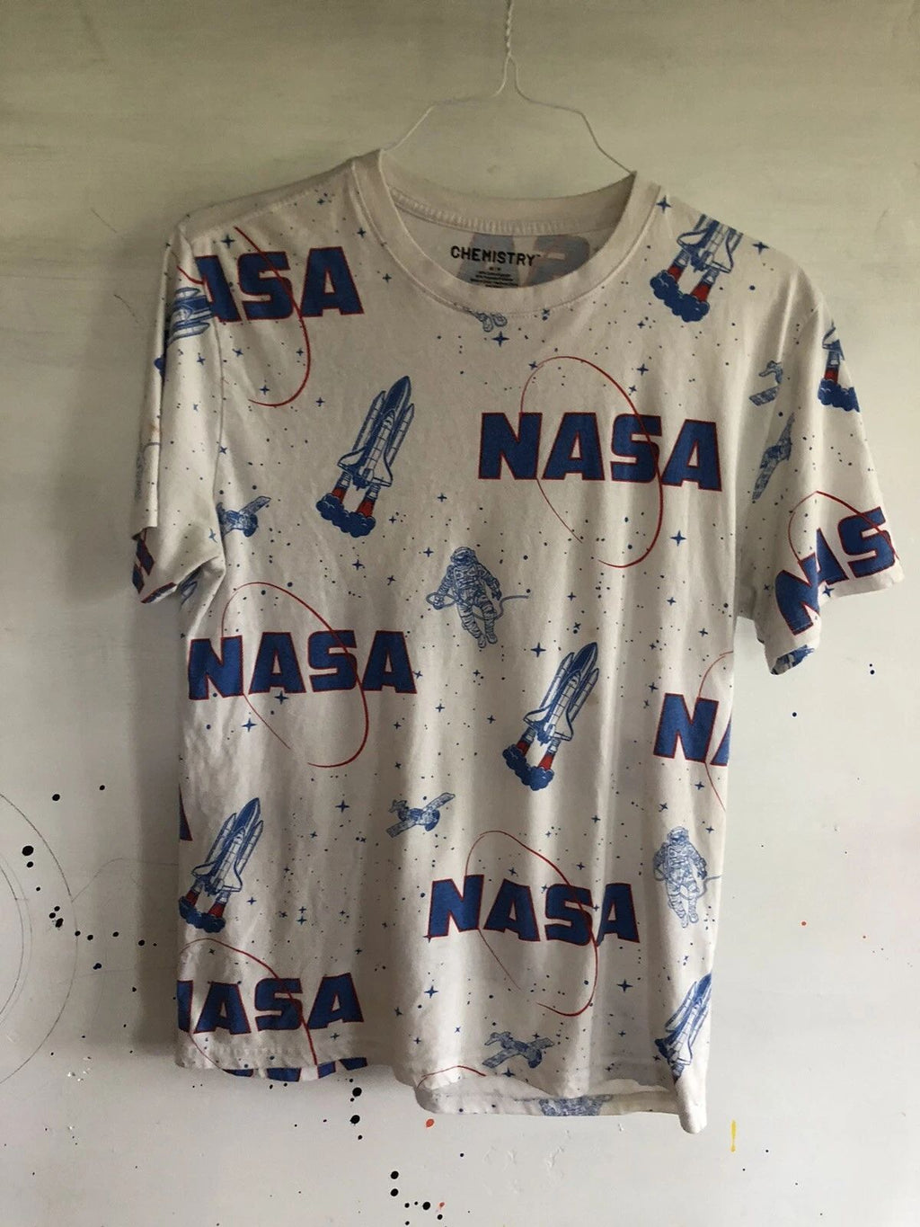 Chemistry | Mens Size Medium White NASA Spellout Space Print Crew Neck T-Shirt
