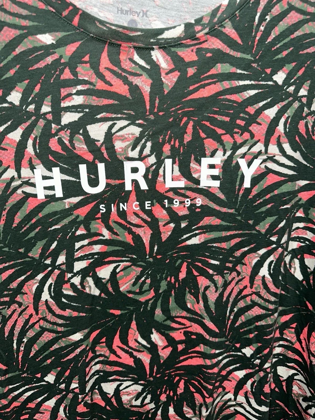 Hurley Surfing Skateboarding Brand Mens Large T-Shirt Tee Beach Palm Leaves