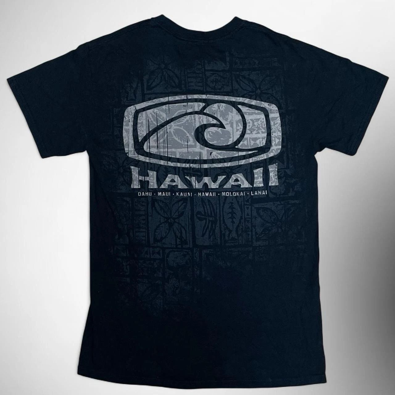 2000s y2k Hawaii surfing graphic tee Size MediumLength 27” Pit to Pit 19”