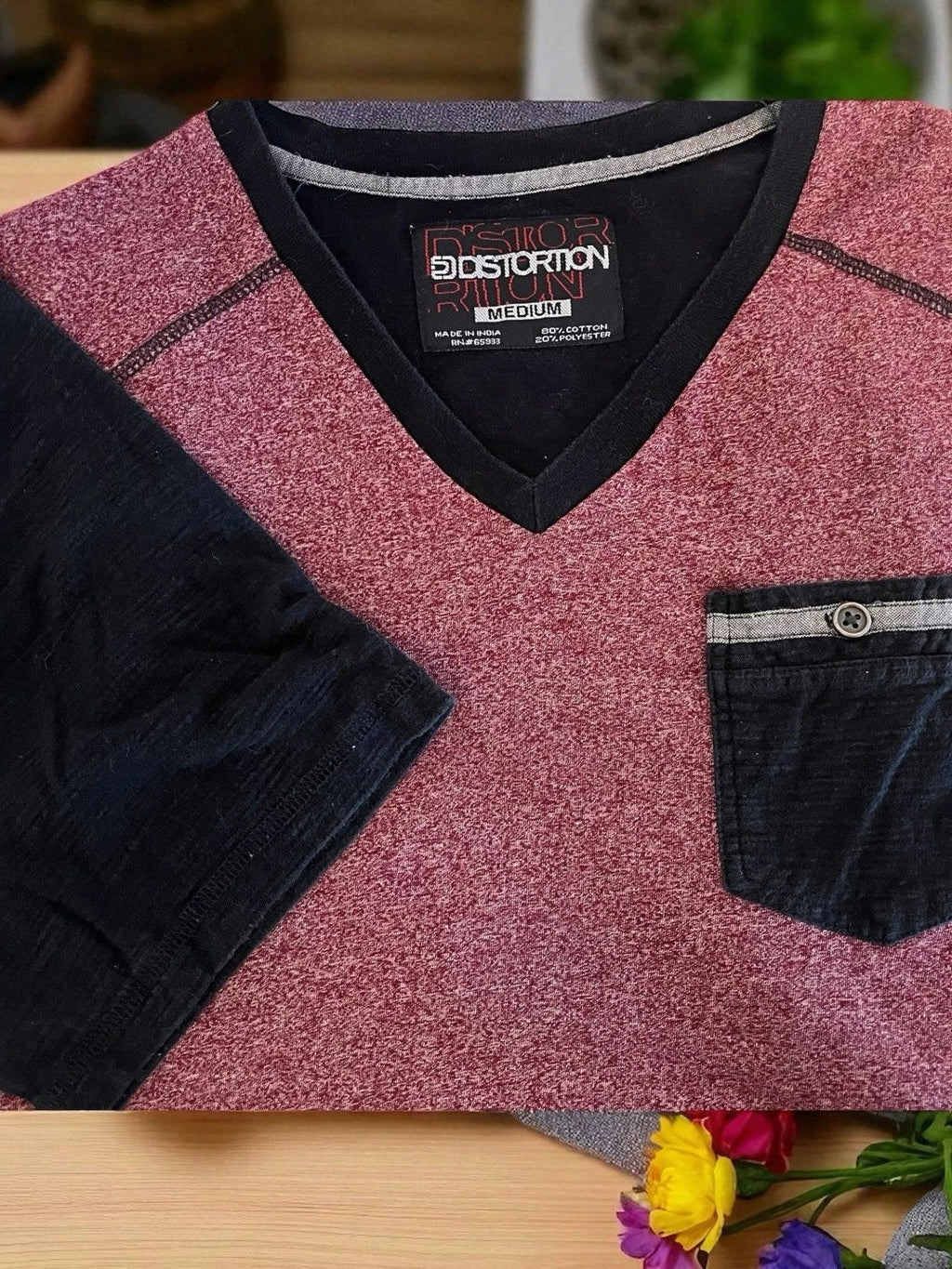 Distortion V Neck T Shirt Men's Size Medium Red And Black