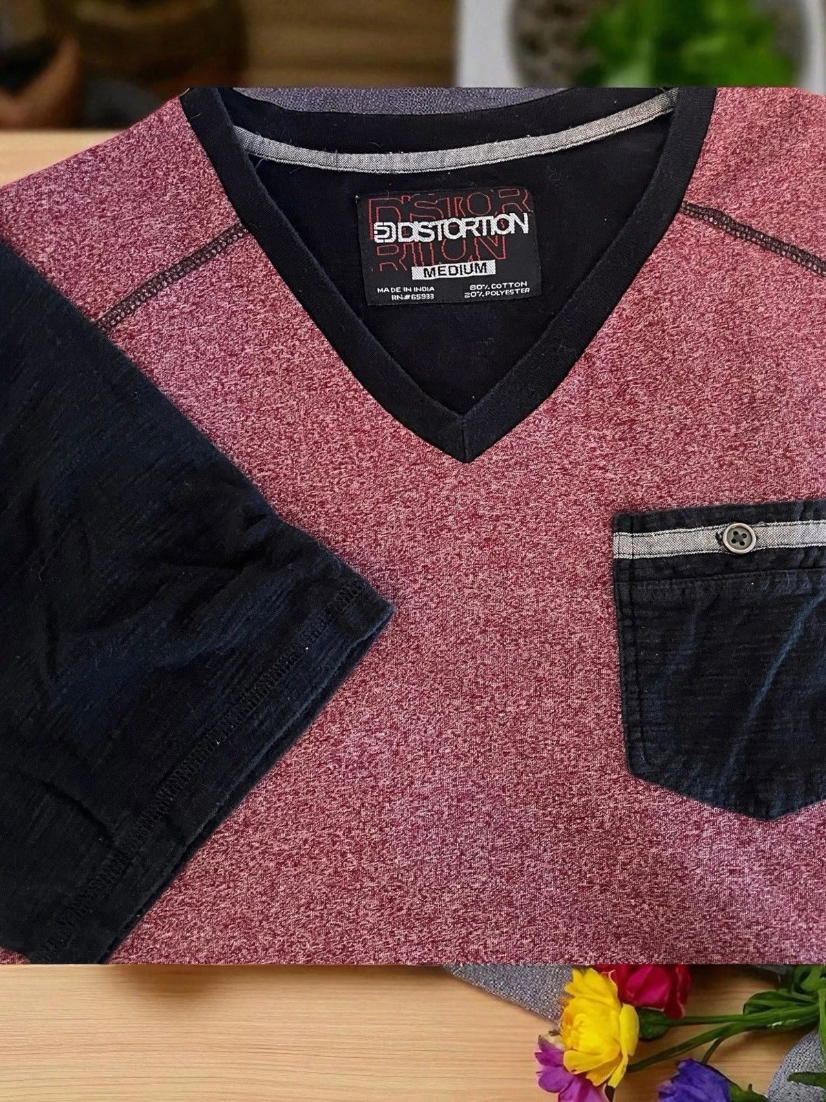 Distortion V Neck T Shirt Men's Size Medium Red And Black