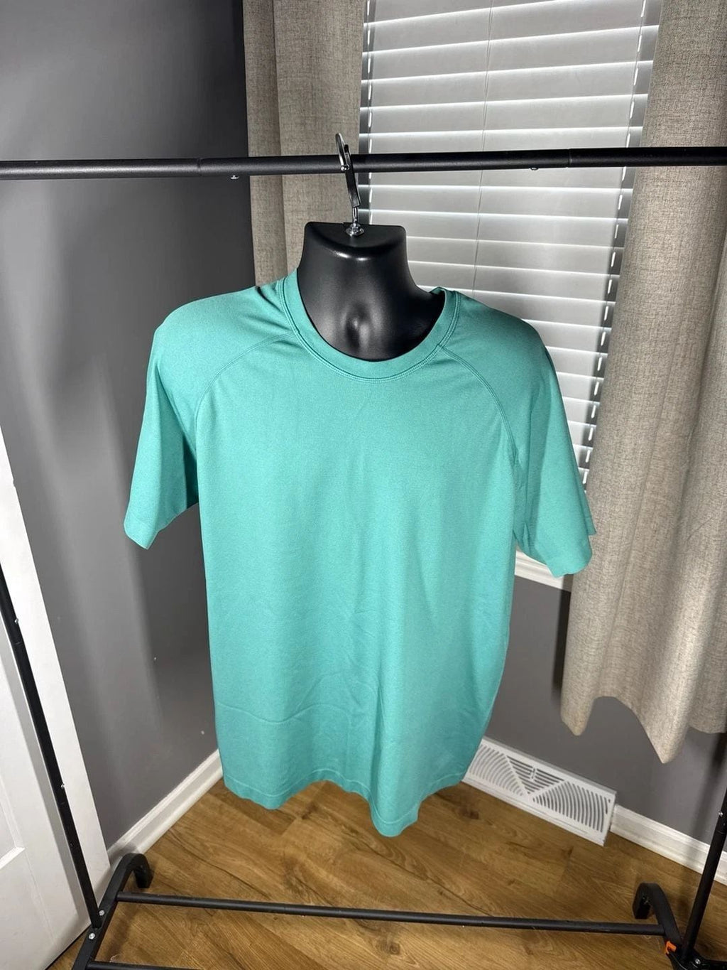 Fabletics Men's XXL Aqua Green Training Day Short Sleeve T-Shirt