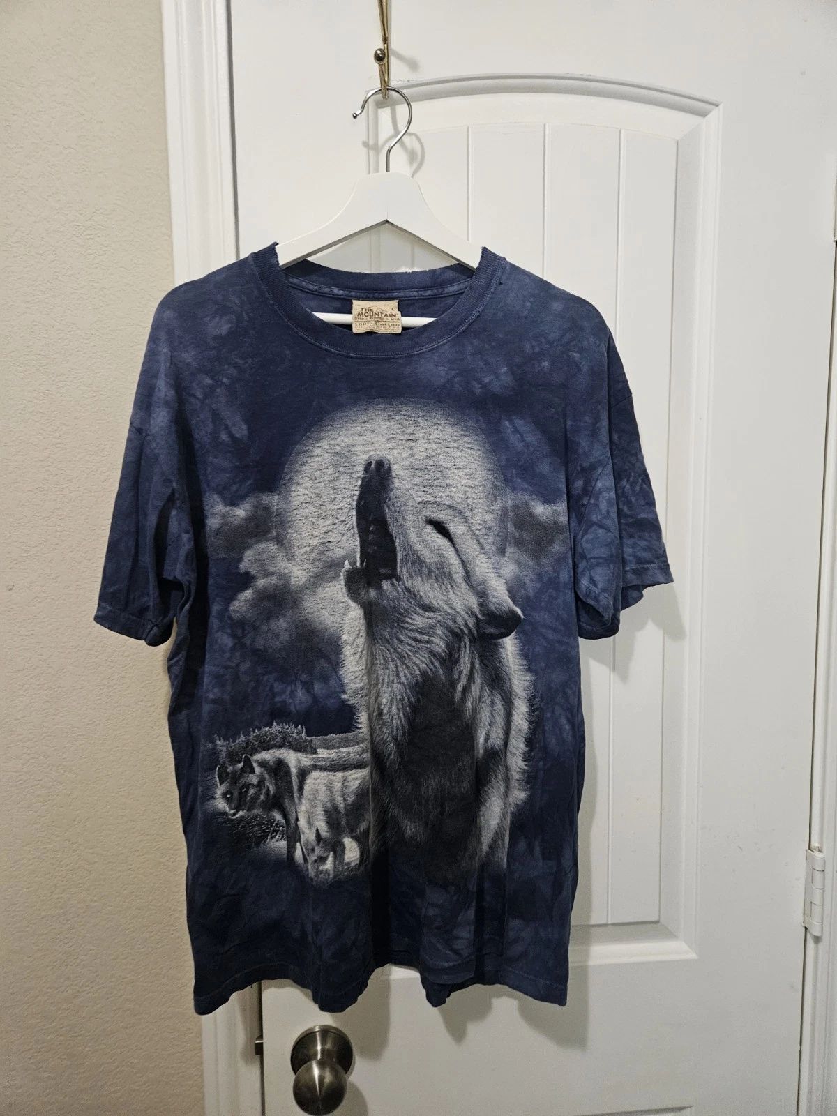 The Mountain Grey Wolf Graphic Blue Cotton Men's T-Shirt Size L