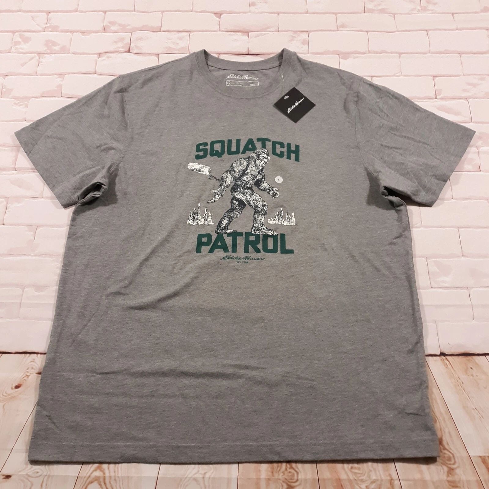 Eddie Bauer Squatch Patrol T-Shirt Mens Large Gray Outdoor Hiking Camping Travel