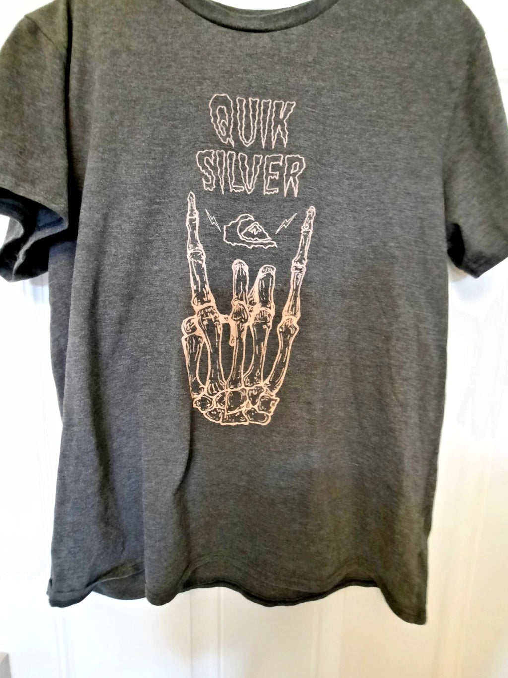 Quiksilver ROCK ON gray t shirt large Nice! Large