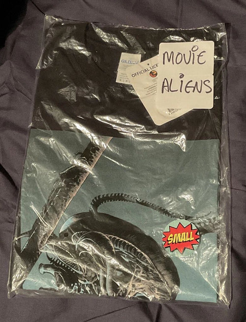 aliens Mens Movies t-shirt gildan cotton Size small New Sci Fi HTF
