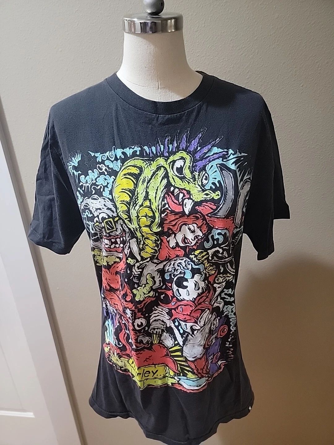 Hurley Men’s Colorful Graphic Print Tshirt Short Sleeve Medium