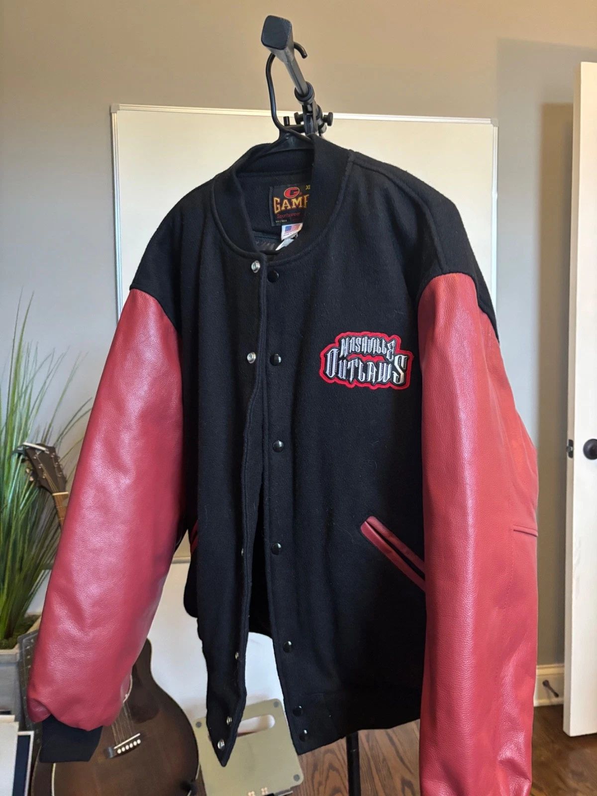 NASHVILLE OUTLAWS A TRIBUTE TO MOTLEY CRUE RARE VARSOTY JACKET BLACK/RED XL