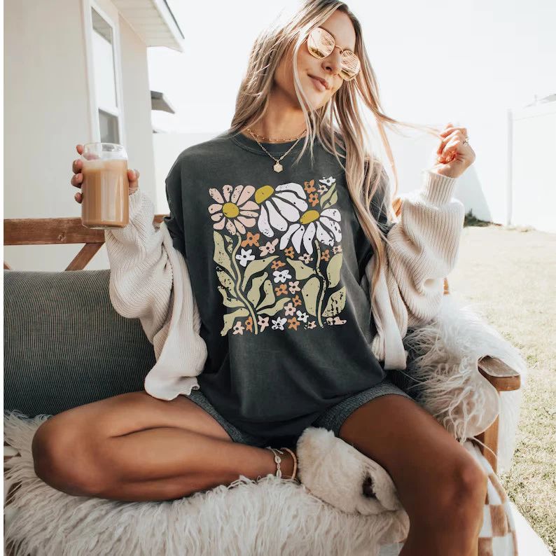 Boho Daisy Flower Comfort Tee Shirt Vintage Style Relaxed