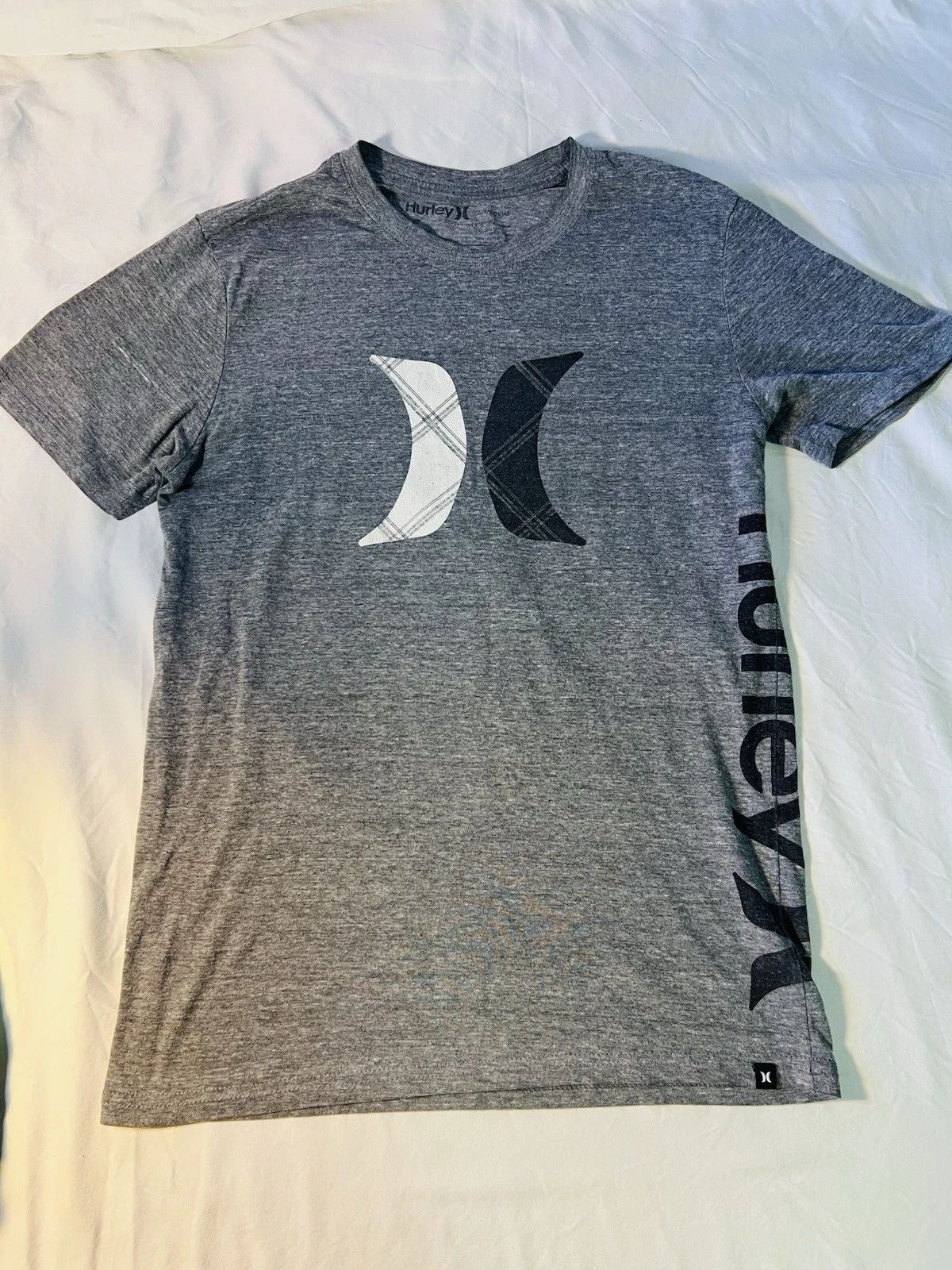 y2k 2000s mallgoth hurley by buckle butterfly logo tee spellout Gray Medium