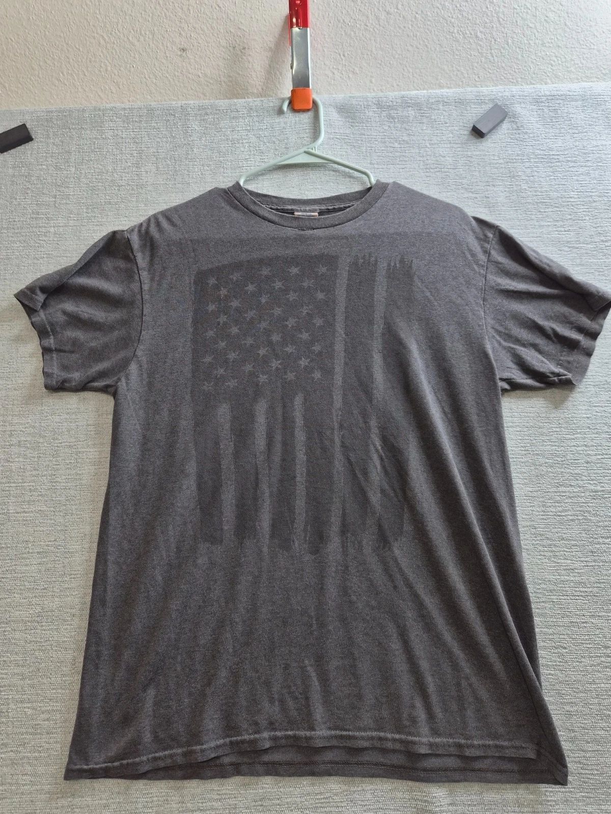 Delta T Shirt Mens Medium Gray American Flag Stars Graphic Print Everyday Wear