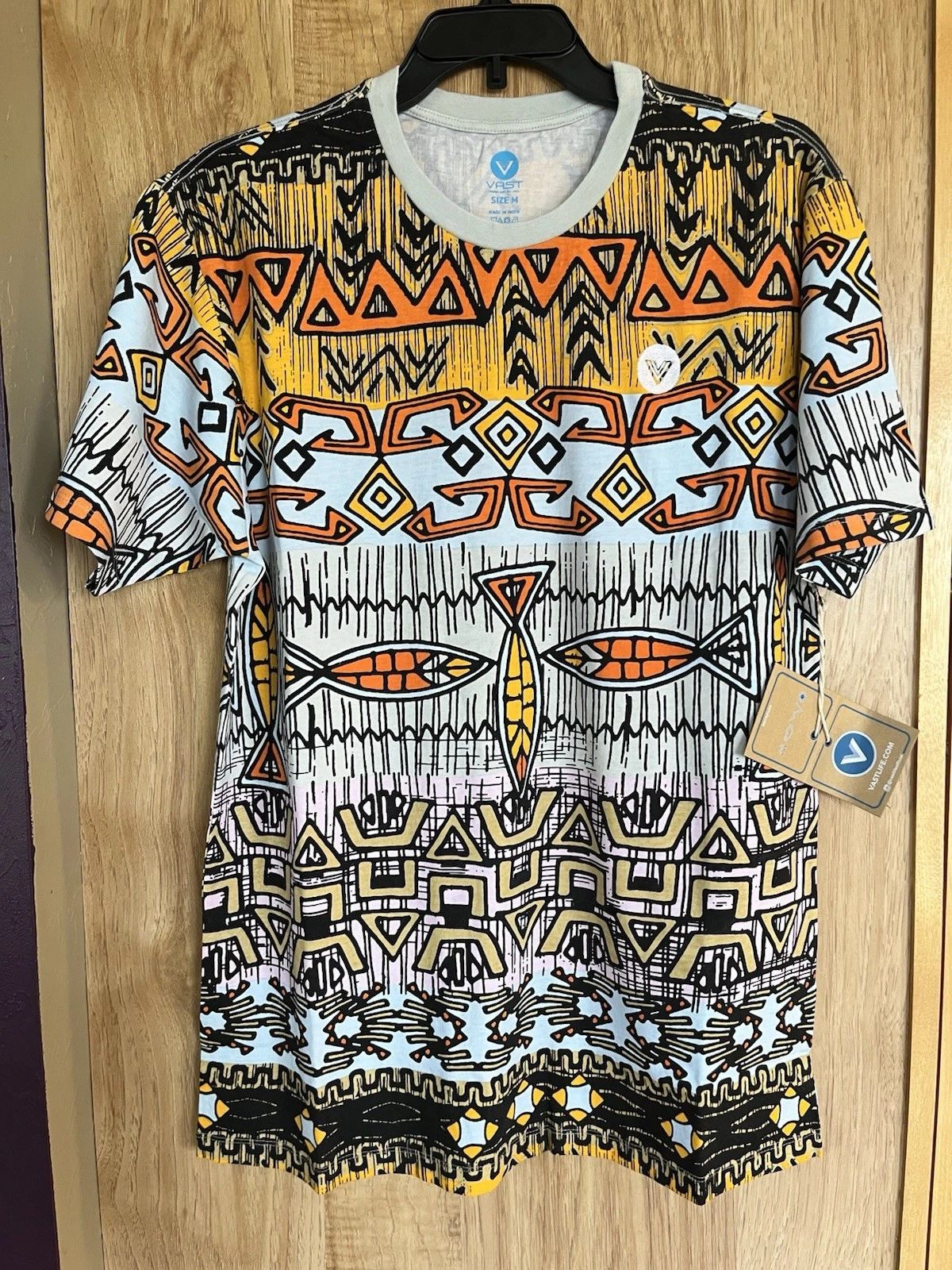 Vast Life Graphic T-Shirt Size Medium Graphic Multicolor Boho Tribal NWT Mens