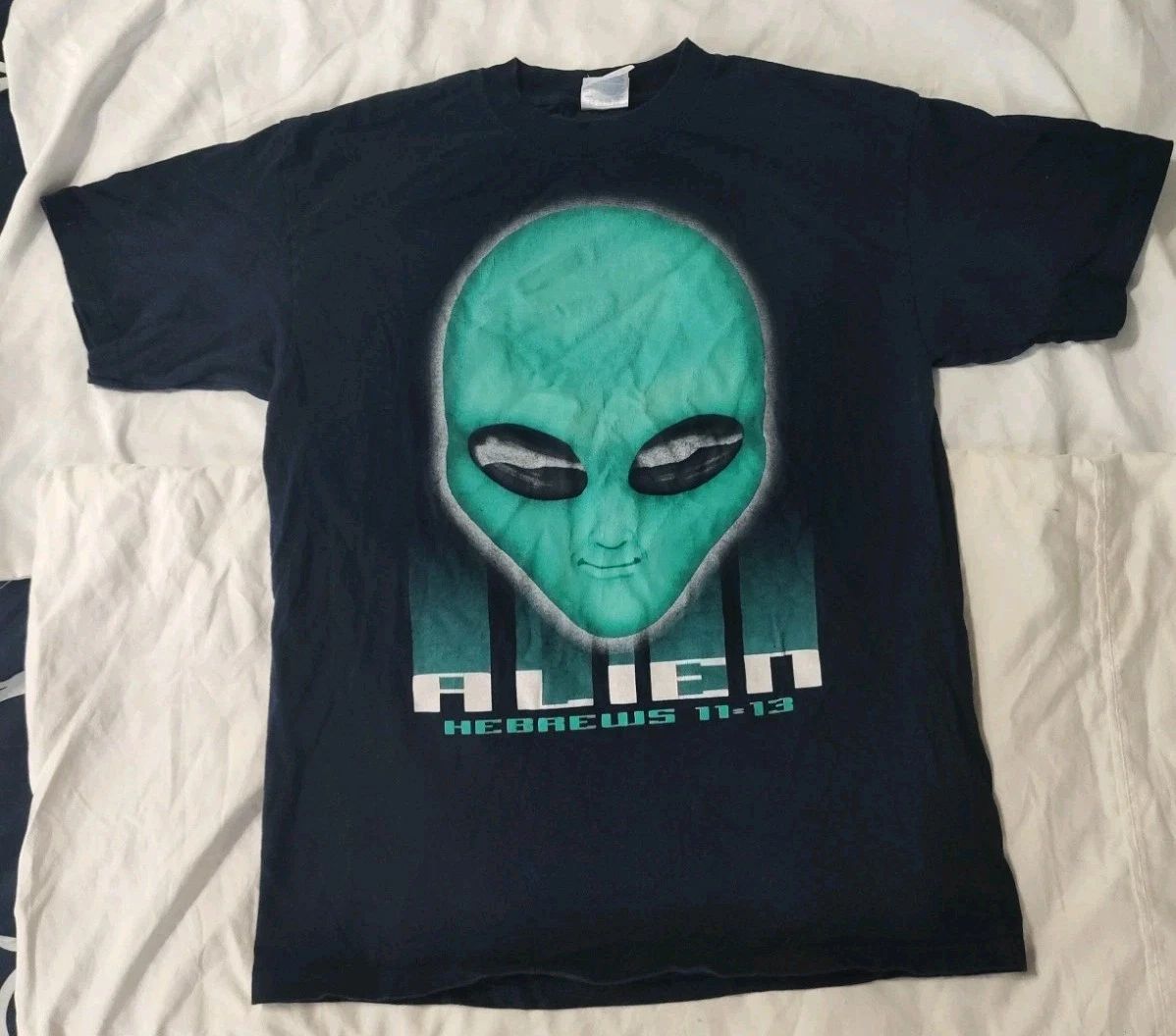 Vintage 2001 Gilda active Wear Fashion Victim Alien Tshirt XL